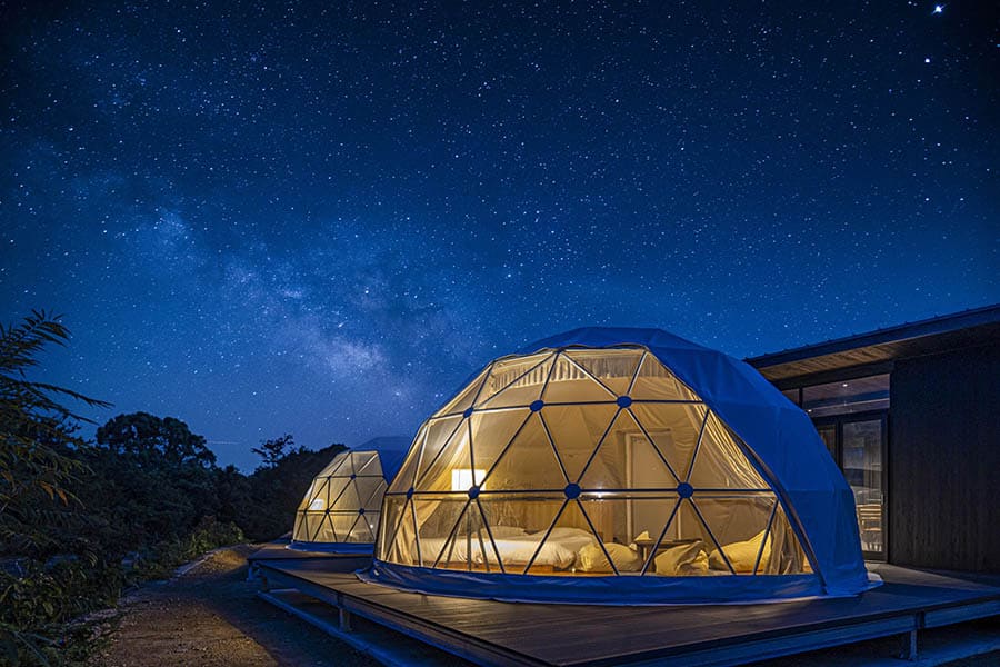 伊勢志摩BASEの満天の星空と夜の外観
